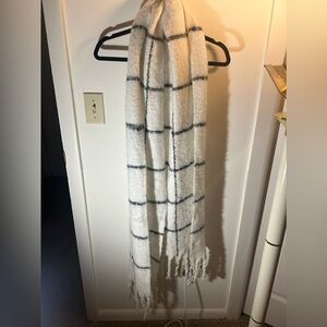 White with black plaid print scarf